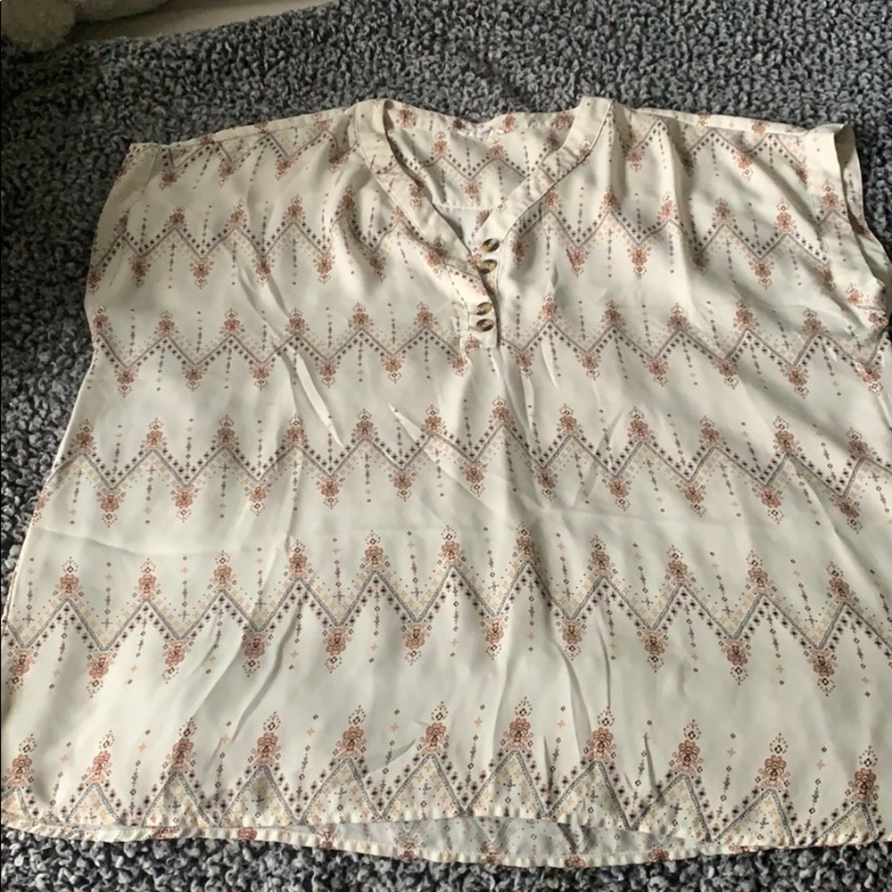 Short sleeve flowy blouse